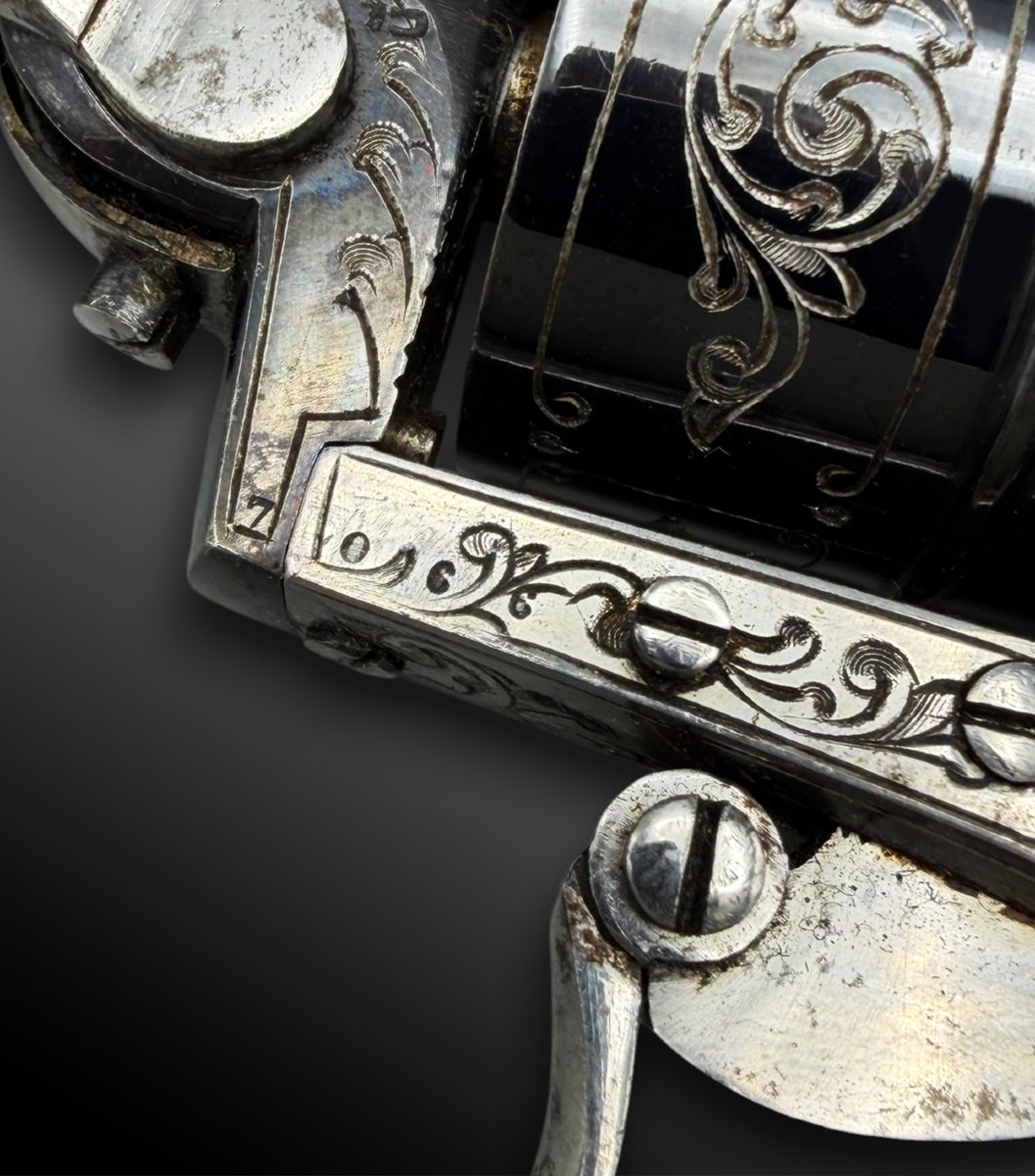 Box Containing A Loron Revolver - Cheratte, Belgium - 19th Century-photo-1