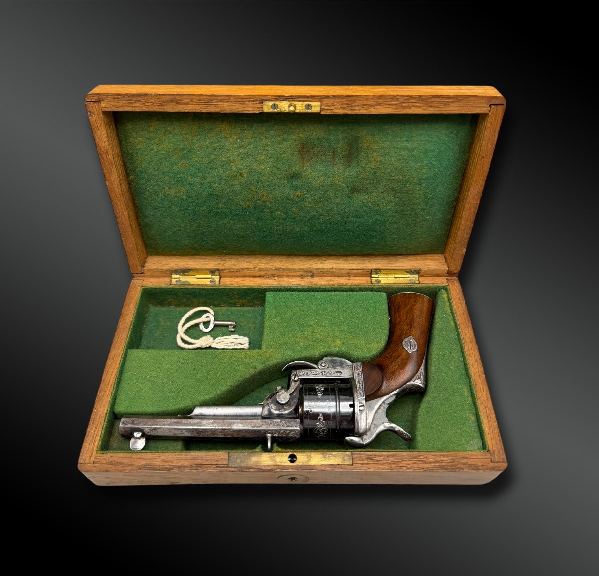 Box Containing A Loron Revolver - Cheratte, Belgium - 19th Century