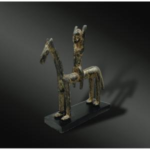 Statuette Figurant Un Cavalier Les Bras Levés Vers Le Ciel - Culture Dogon, Mali -XIXème Siècle