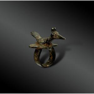 Ring Animated With An Avian Figure - Dogon Culture, Mali - 19th Century