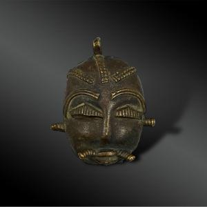 Small Pendant Mask - Baoulé Culture, Ivory Coast - First Half Of The 20th Century 