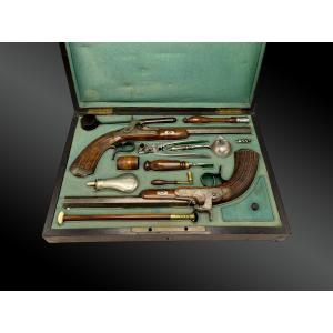 Coffret contenant une PAIRE de PISTOLETS signés LASSENCE – RONGE A LIEGE Belgique – XIXème