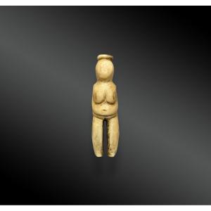 AMULETTE ANTHROPOMORPHE Culture Ammassalik ou Ammassalimiut, Groenland oriental