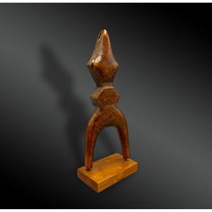LANCE-PIERRE Culture Baoulé, Côte d'Ivoire Première moitié du XXème siècle Bois à patine miel