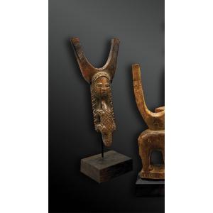 LANCE-PIERRE Culture Baoulé, Côte d'Ivoire Première moitié du XXème siècle Bois à patine miel