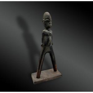 LANCE-PIERRE Culture Lobi, Burkina Faso Première moitié du XXème siècle Bois et pigments 