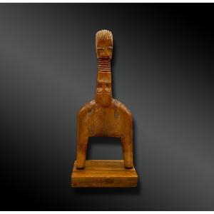 LANCE-PIERRE Culture Sénoufo, Côte d'Ivoire Première moitié du XXème siècle Bois à patine miel