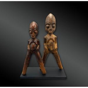 Deux LANCE-PIERRES Culture Lobi, Burkina Faso Première moitié du XXème siècle Bois 72 Deux LANC