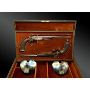 Coffret avec une PAIRE DE PISTOLETS D’ASSAUT SYSTEME DEVILLIER France XIXème siècle.