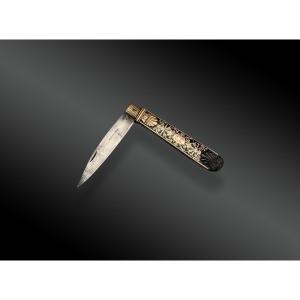 COUTEAU FERMANT, MITRES ET INSERTS EN OR France, XIXème siècle