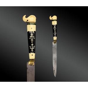 COUTEAU À SYSTÈME DIT « D’ATTRAPE » Anc. Coll. Henry René d’ALLEMAGNE Allemagne, XVIIème siècle