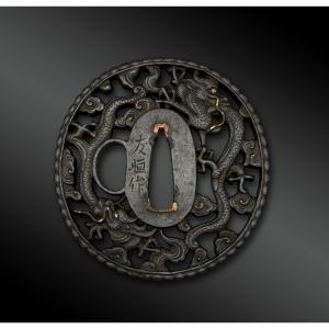 TSUBA shin no maru gata, signé Tomotsune, école Nakai - Japon - Période Edo (1603-1868)