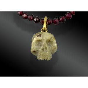 COLLIER À PENDENTIF VANITÉ – CRÂNE EN JASPE