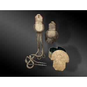 PAIRE d’ÉPAULETTES et AIGUILLETTES de BRIGADIER des GARDES du CORPS du ROI, Modèle 1815