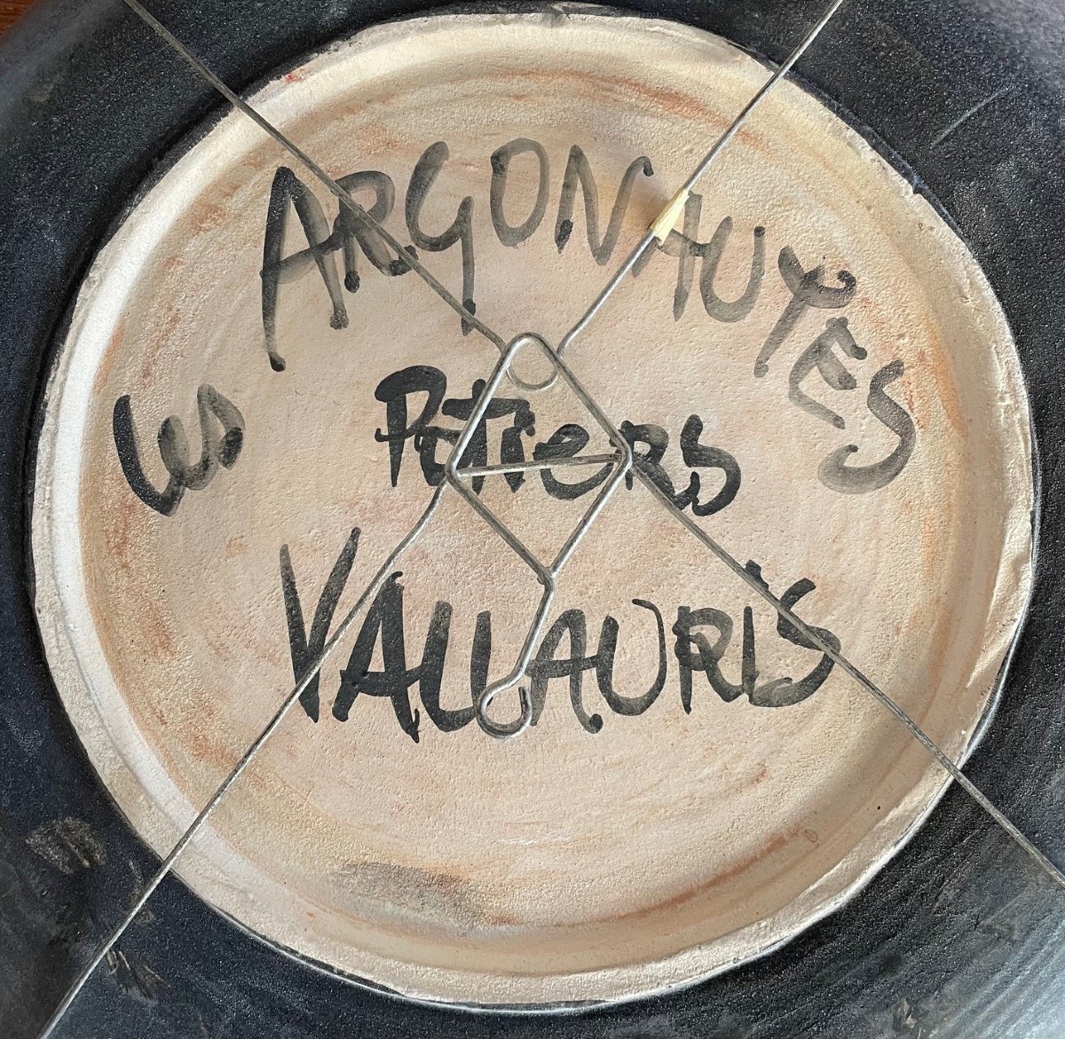 "Retour de pêche" grand plat signé Les Argonautes Vallauris-photo-3