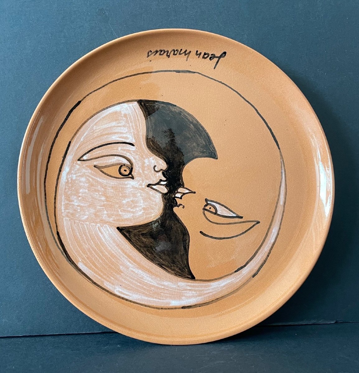 Assiette décorative "Double visage" par Jean Marais à Vallauris-photo-3