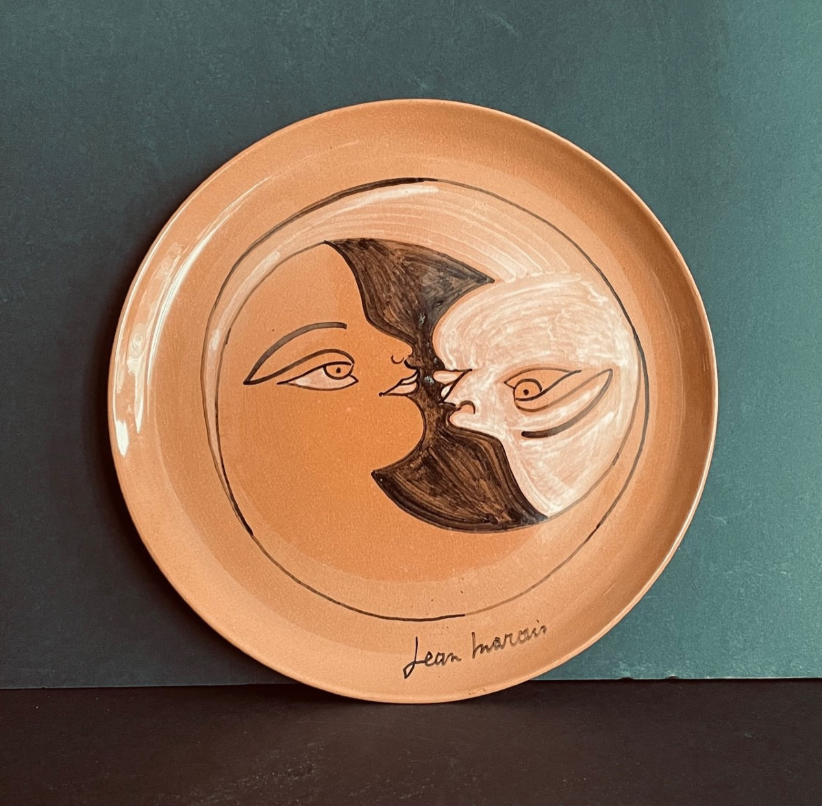 Assiette décorative "Double visage" par Jean Marais à Vallauris