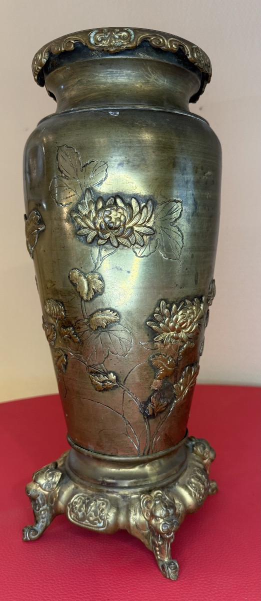 Antique Chiseled Bronze Vase – Floral Motifs-photo-2