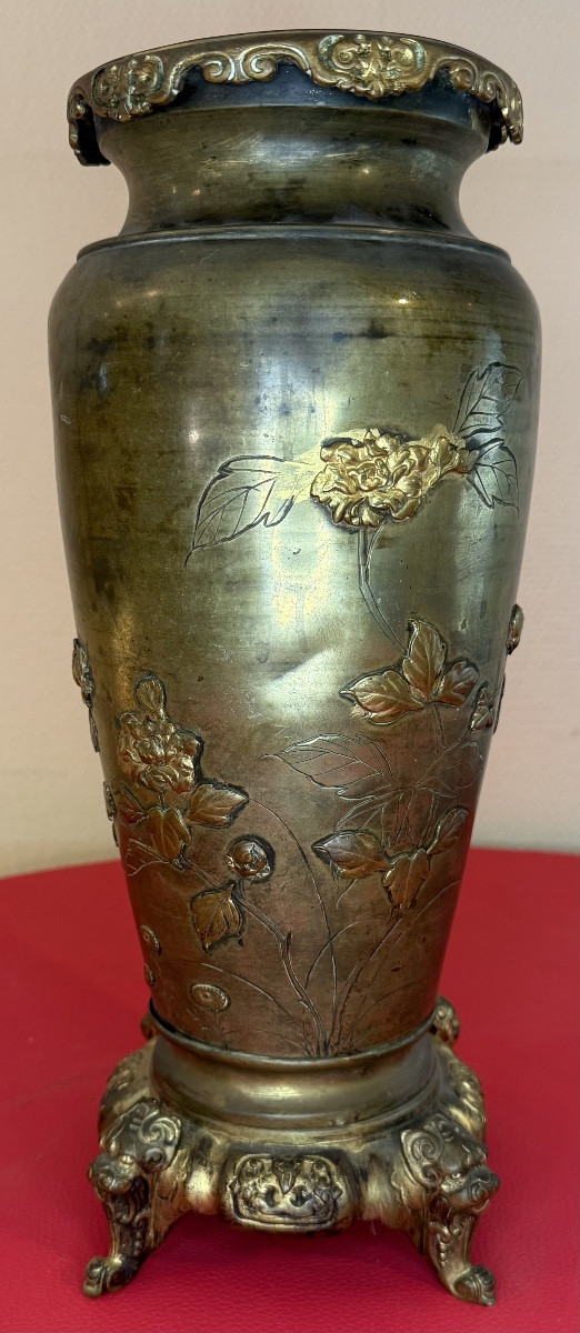 Antique Chiseled Bronze Vase – Floral Motifs-photo-4