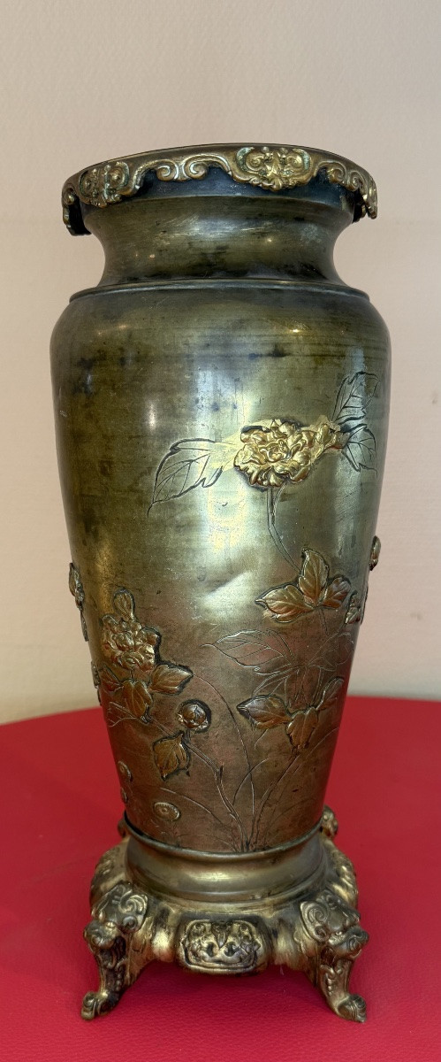 Antique Chiseled Bronze Vase – Floral Motifs-photo-1