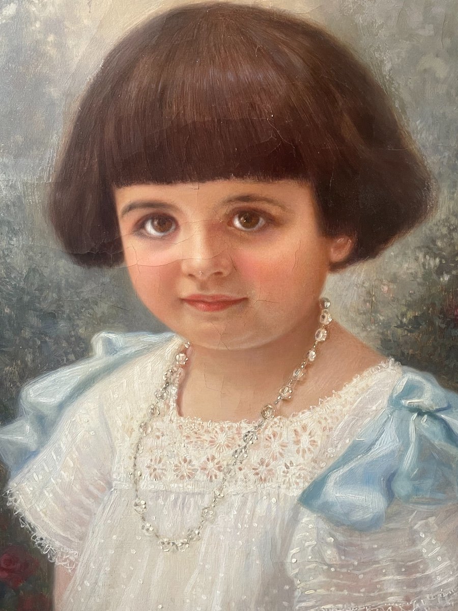 Portrait de petite fille a la robe  au rubans bleus -photo-2
