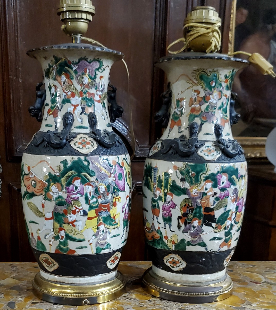 2 Chinese Porcelain Vases From The Quing Dynasty, Late 1800s.