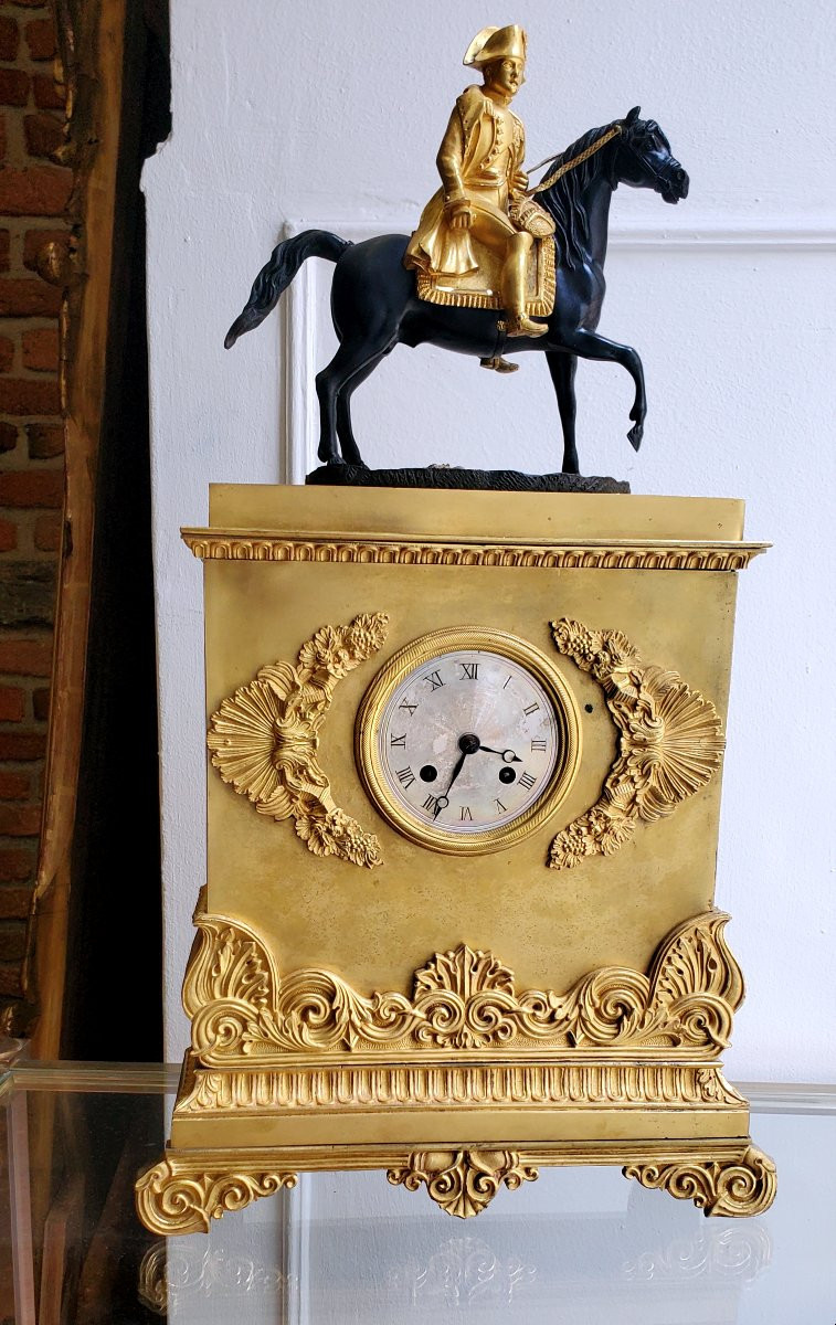 Pendule d'époque Empire Représentant Napoléon à Cheval, l'Horloge Est En Bronze Doré 18 Kt -photo-1