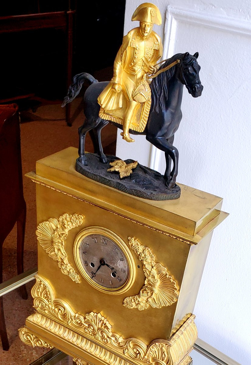 Pendule d'époque Empire Représentant Napoléon à Cheval, l'Horloge Est En Bronze Doré 18 Kt -photo-4