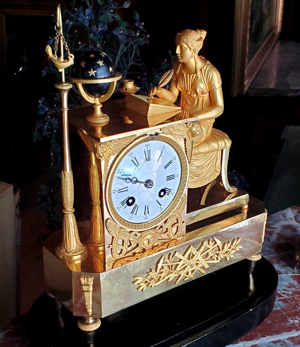 Pendule en bronze doré 18 kt, époque Charles X, fabrication française