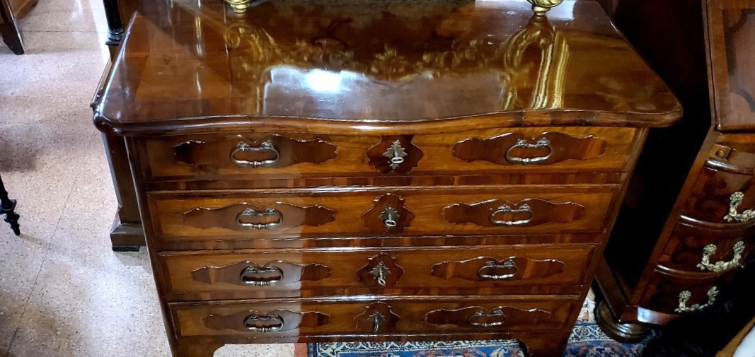 Commode ancienne des années 1750 (environ) en bois de noyer.-photo-4