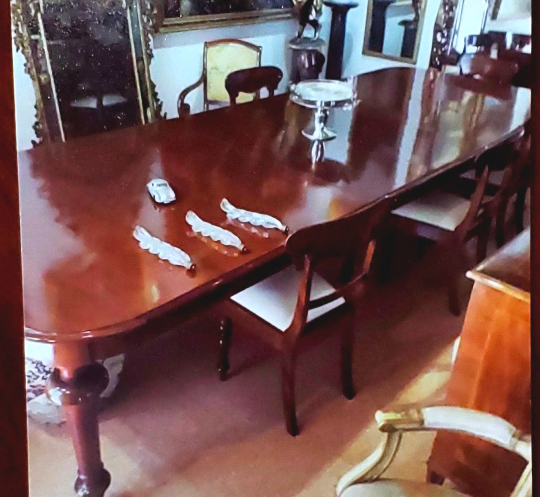 Victorian English Table, In Mahogany Wood. This Table Is Extendable At Will