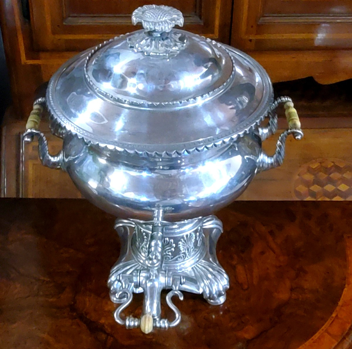 Samovar ancien de fabrication anglaise, vers 1840,  (plaqué argent)-photo-2
