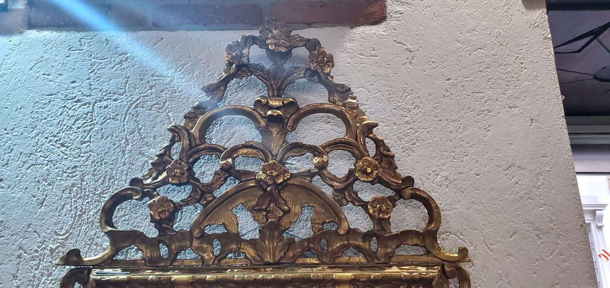 Miroir ancien Louis XV, de fabrication italienne, en bois sculpté et doré-photo-2