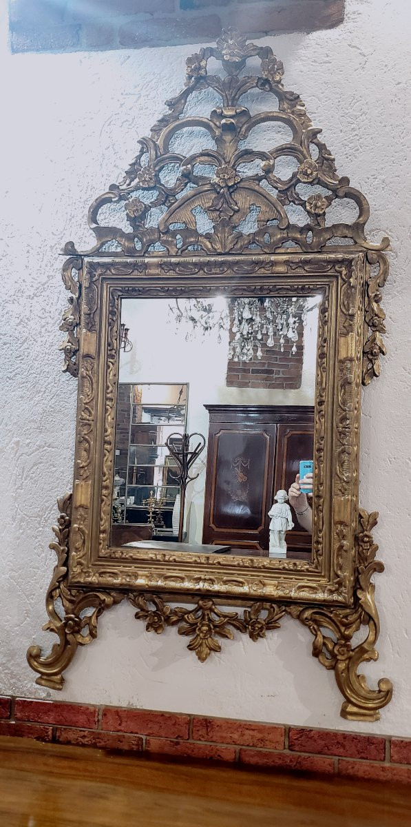 Miroir ancien Louis XV, de fabrication italienne, en bois sculpté et doré-photo-1