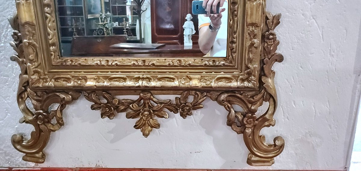 Miroir ancien Louis XV, de fabrication italienne, en bois sculpté et doré-photo-3