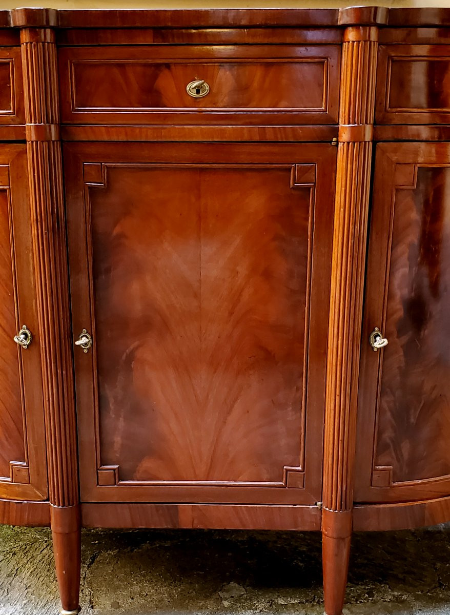 Buffet Louis-Philippe en acajou, vers 1860, fabrication française. Le buffet possède trois port-photo-4