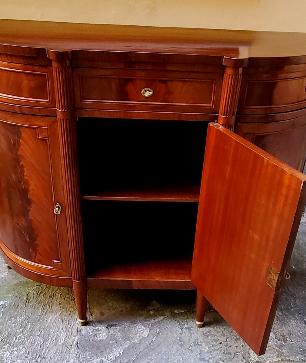 Buffet Louis-Philippe en acajou, vers 1860, fabrication française. Le buffet possède trois port-photo-3