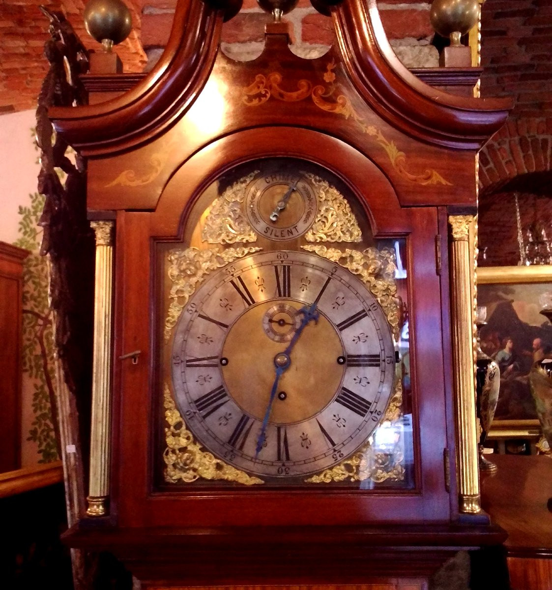 Horloge ancienne de fabrication anglaise datant de la seconde moitié du XVIIIe siècle. -photo-2