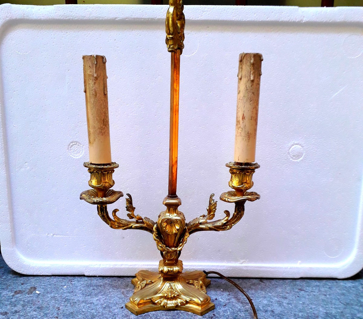 Candélabre Napoléon III, années 1860, en bronze ciselé et doré. 