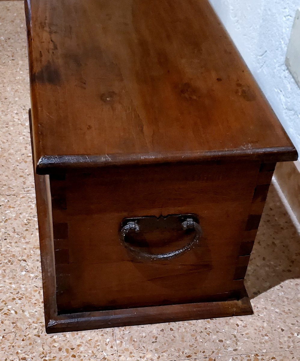 Coffre ancien en noyer de la seconde moitié du XVIIIe siècle, de fabrication espagnole. -photo-4