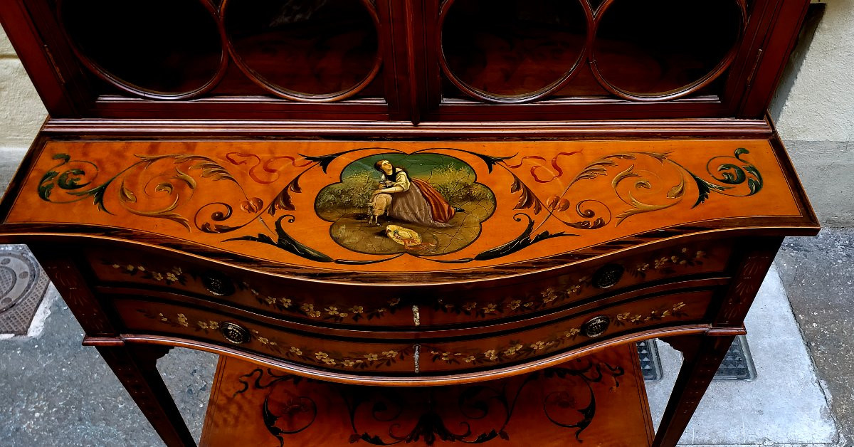Antique Victorian Display Cabinet (circa 1850) Of English Manufacture In Satinwood-photo-2