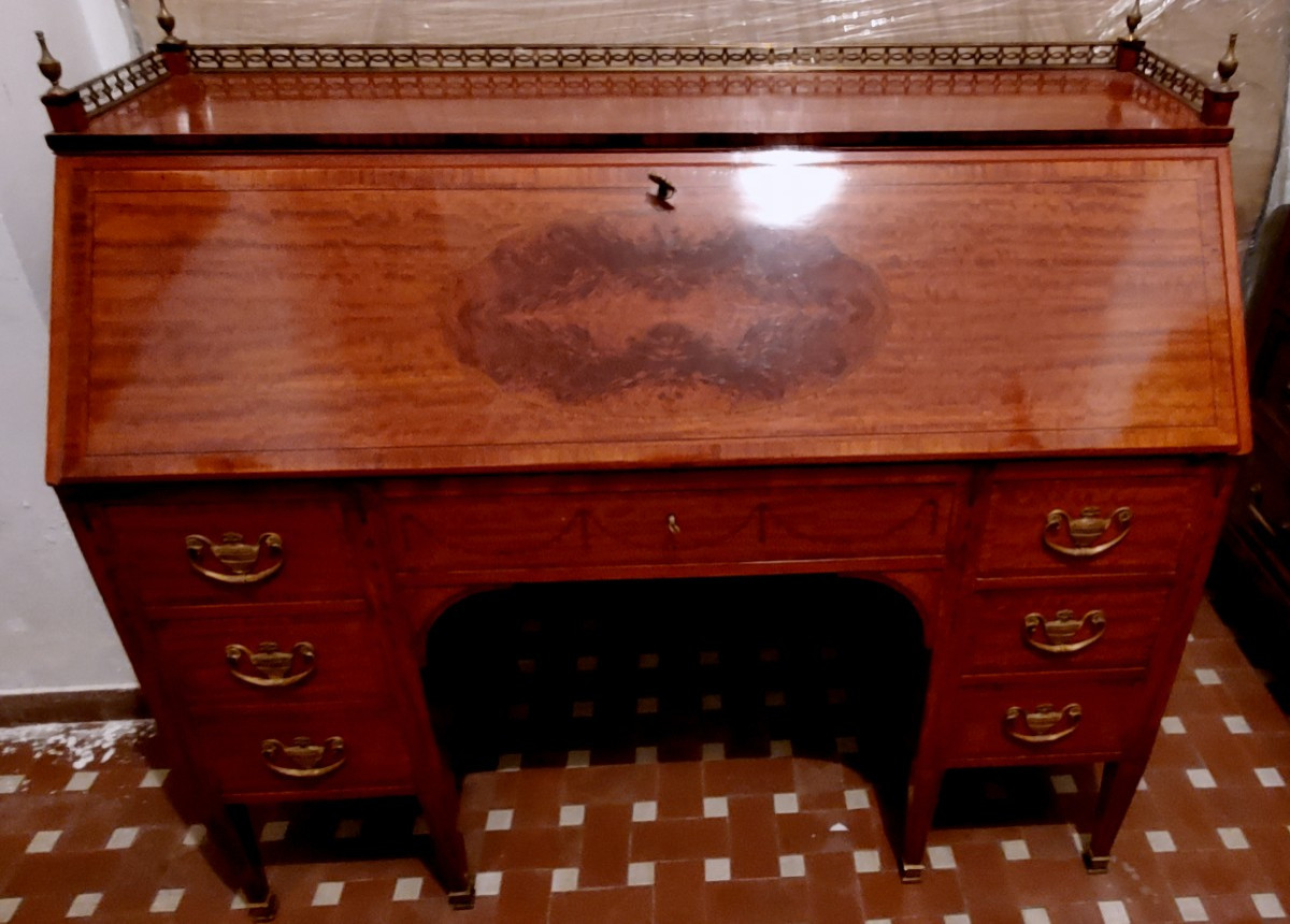 Bureau ancien de fabrication anglaise victorienne en bois satiné 