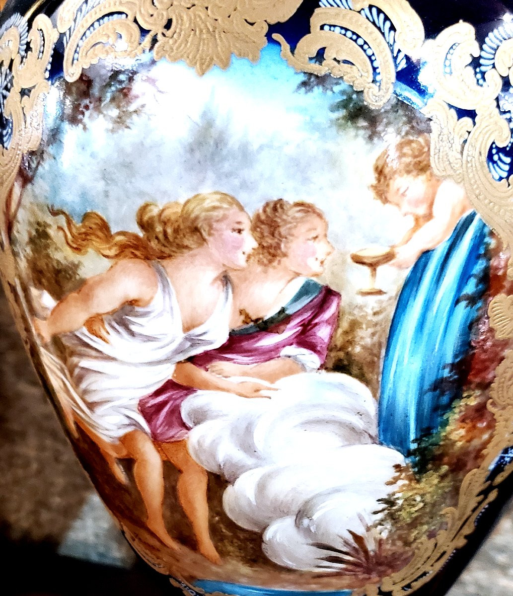 Deux vases anciens Napoléon III en porcelaine bleu cobalt, de 57 cm de haut.-photo-3