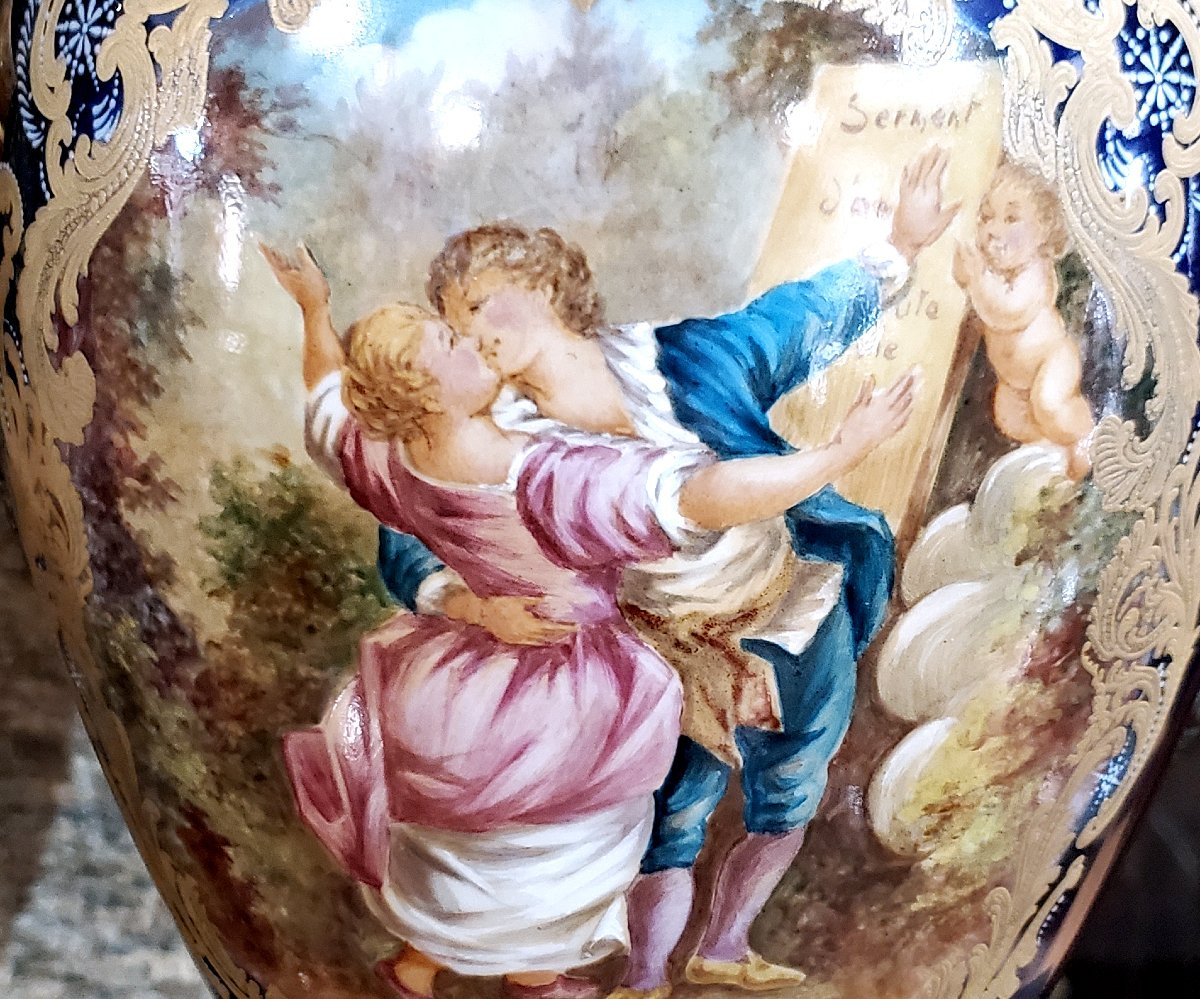 Deux vases anciens Napoléon III en porcelaine bleu cobalt, de 57 cm de haut.-photo-3