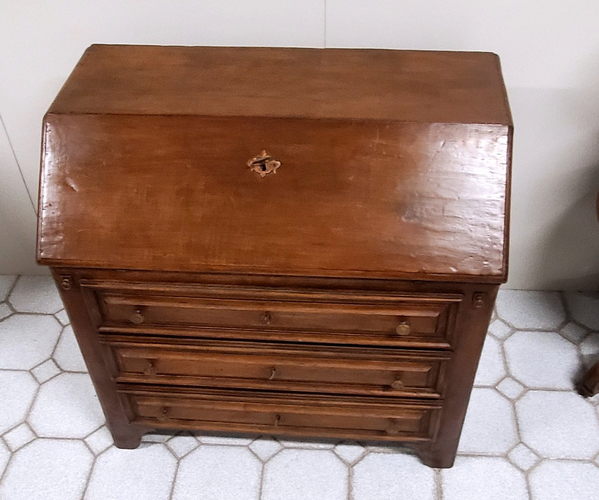 Bureau ancien en peuplier de la seconde moitié du XVIIe siècle-photo-8