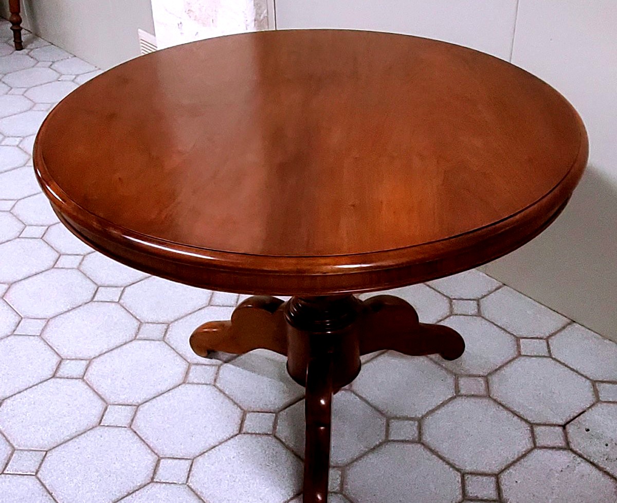 Table ancienne Louis Philippe en noyer à pied central.-photo-1