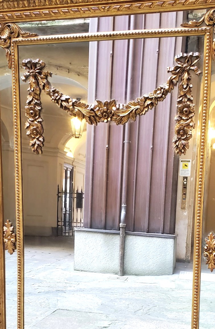 Miroir de style Louis XVI plaqué or 18 carats, sculpté à la main dans du bois-photo-8