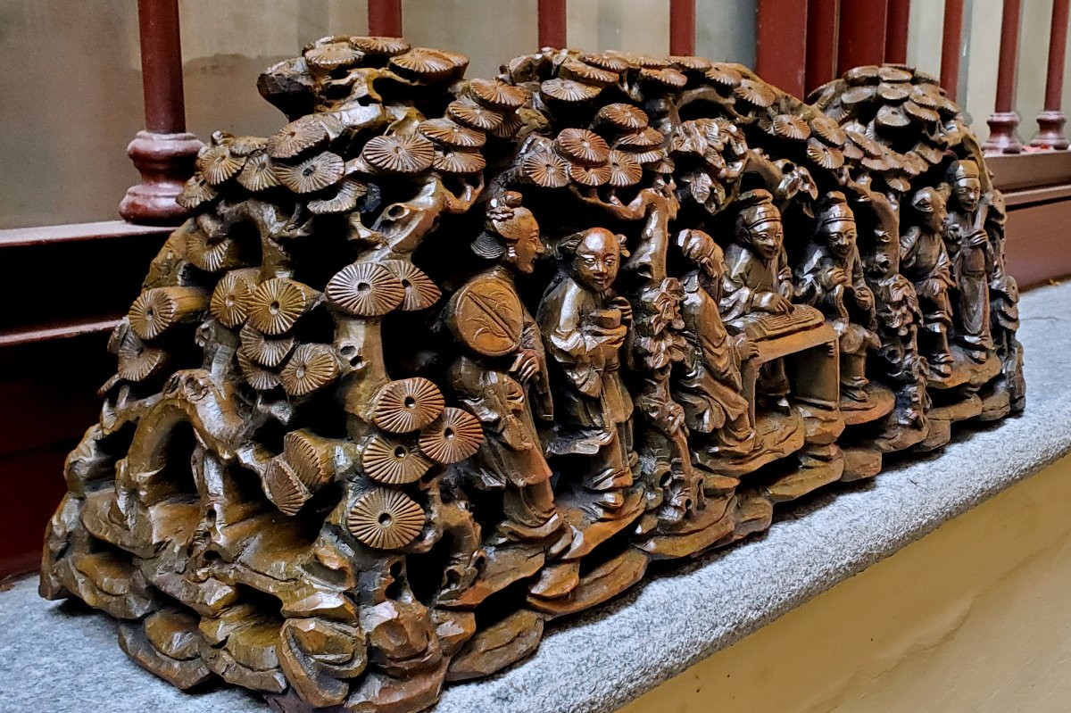 An Antique Chinese Sculpture From The 19th Century, Made Of Chinese Walnut Wood-photo-2