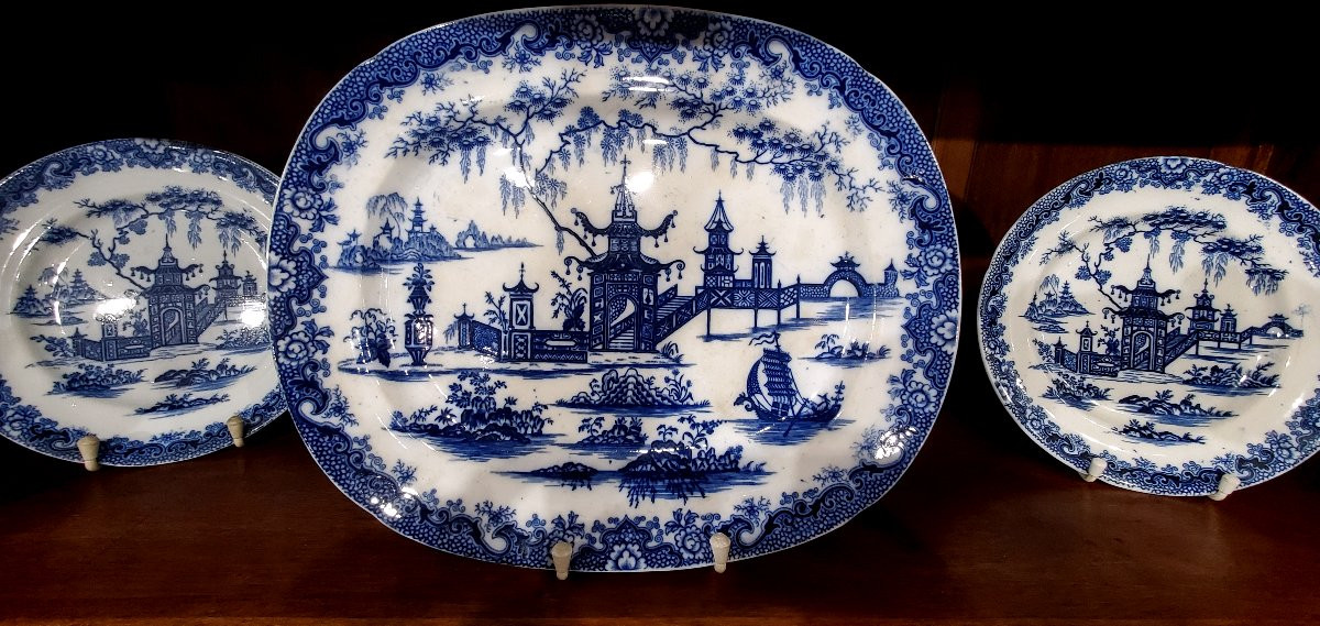 Seven Antique English Porcelain Plates And A Centerpiece, Bearing The Wampoa -photo-3