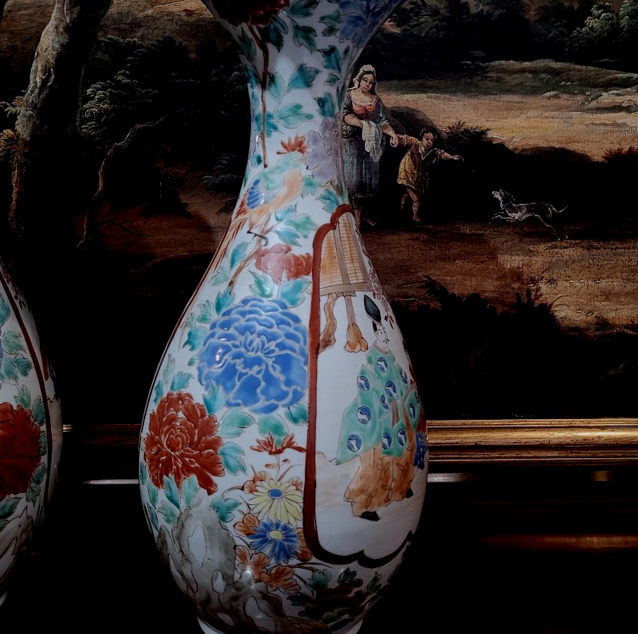 Pair Of Polychrome Porcelain Vases, Japan, 19th Century -photo-2